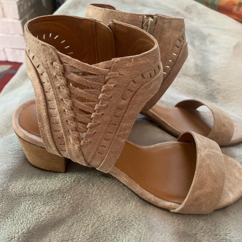 not rated Women's Sandals in Tan, Size: 7-1/2, cute sandal in great shape - Picture 7 of 9